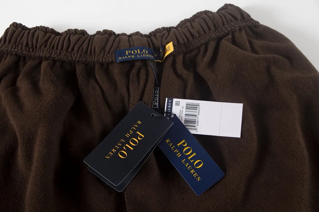 P220 Color: Black/Navy Blue/Coffee Brown/Heather Gray Size: S M L Details are everywhere